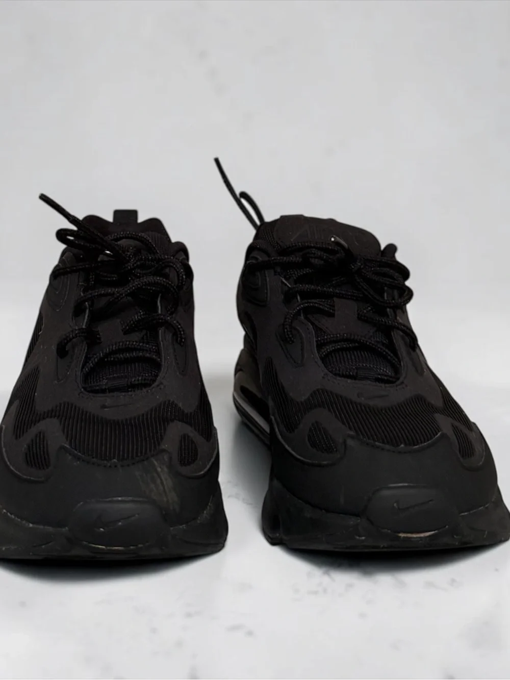 Nike Air Max 200 Triple Black Men's Size 9.5 (AQ2568-003) Running Shoes